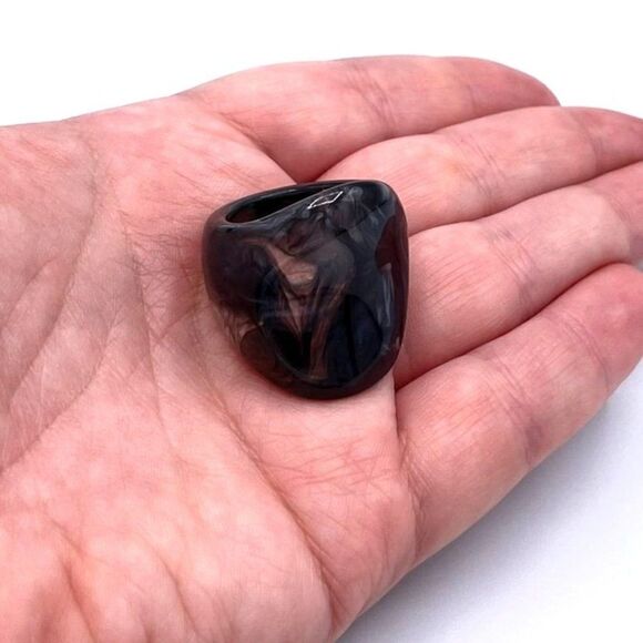 Black with Light Gray Swirl Acrylic Geometric Chunky Statement Ring Size 8.5 - Picture 7 of 8